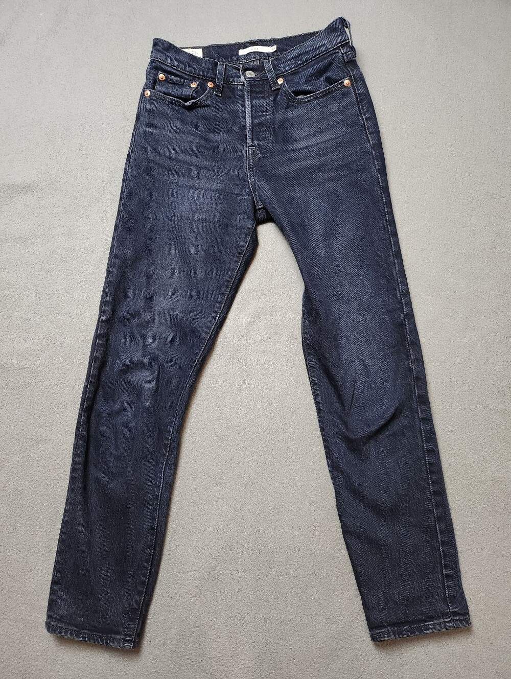 Levi's Wedgie Fit - Premium red tab Women's size 24 Black Wash jeans